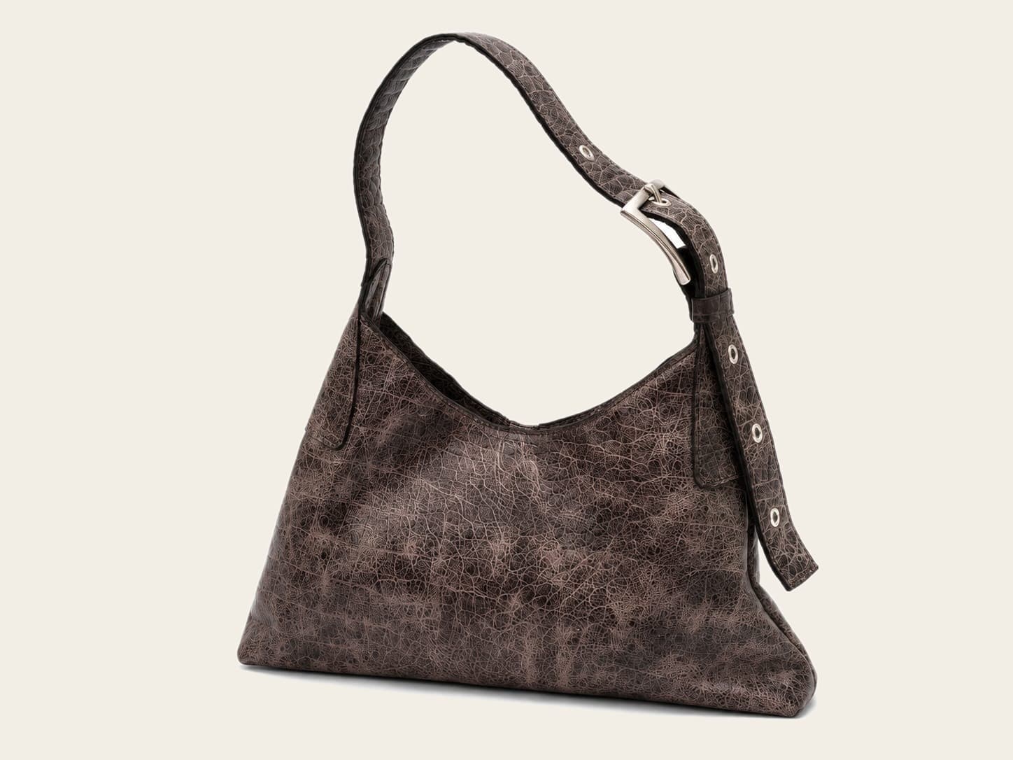 Die Luna Schultertasche aus geprägtem Büffelleder in Dunkelbraun